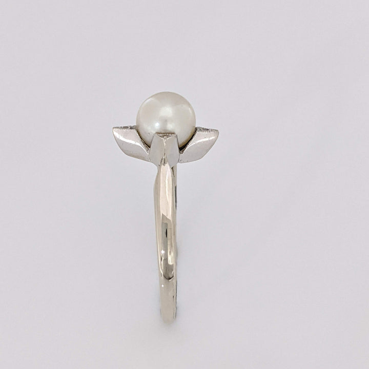 14K WHITE PEARL ROUND 7MM WITH (4) MELEE ESTATE RING 2.5 GRAMS
