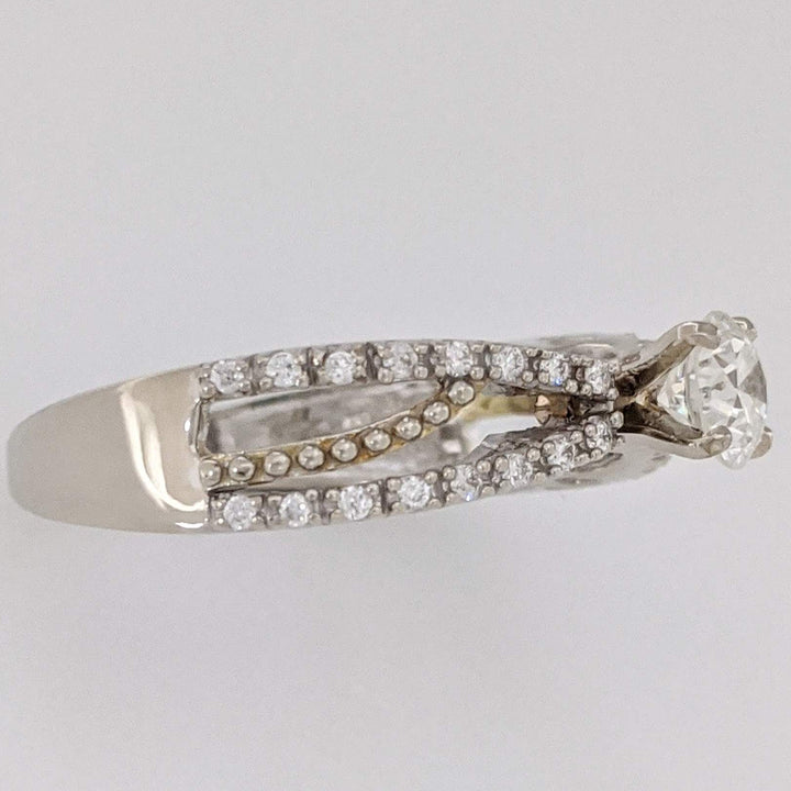 10K TWO-TONE .47 CARAT TOTAL DIAMOND ROUND VVS K WITH (32) MELEE ESTATE RING 3.4 GRAMS