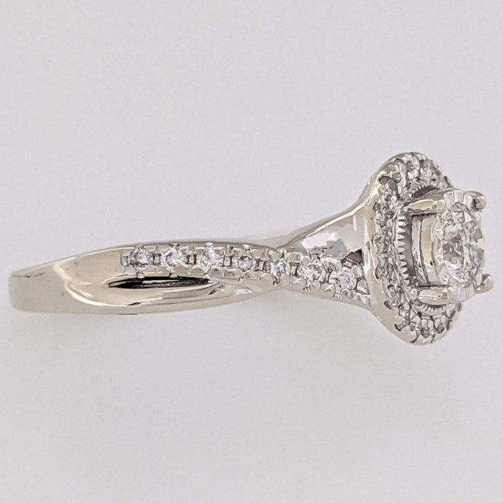 14K WHITE .66 CARAT TOTAL WEIGHT I1 I DIAMOND ROUND (46) HALO ESTATE RING 4.5 GRAMS