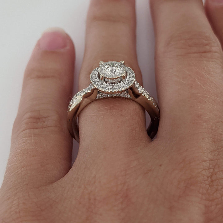 14K WHITE .66 CARAT TOTAL WEIGHT I1 I DIAMOND ROUND (46) HALO ESTATE RING 4.5 GRAMS