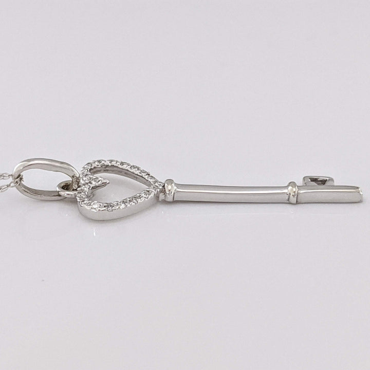 14K WHITE DIAMOND ROUND MELEE HEART KEY ESTATE PENDANT & CHAIN 1.9 GRAMS