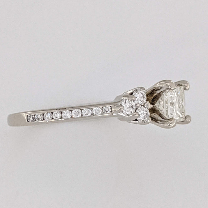 14K WHITE .72 CARAT TOTAL WEIGHT SI2-I1 H DIAMOND PRINCESS CUT (1) ROUND ESTATE RING 3.2 GRAMS