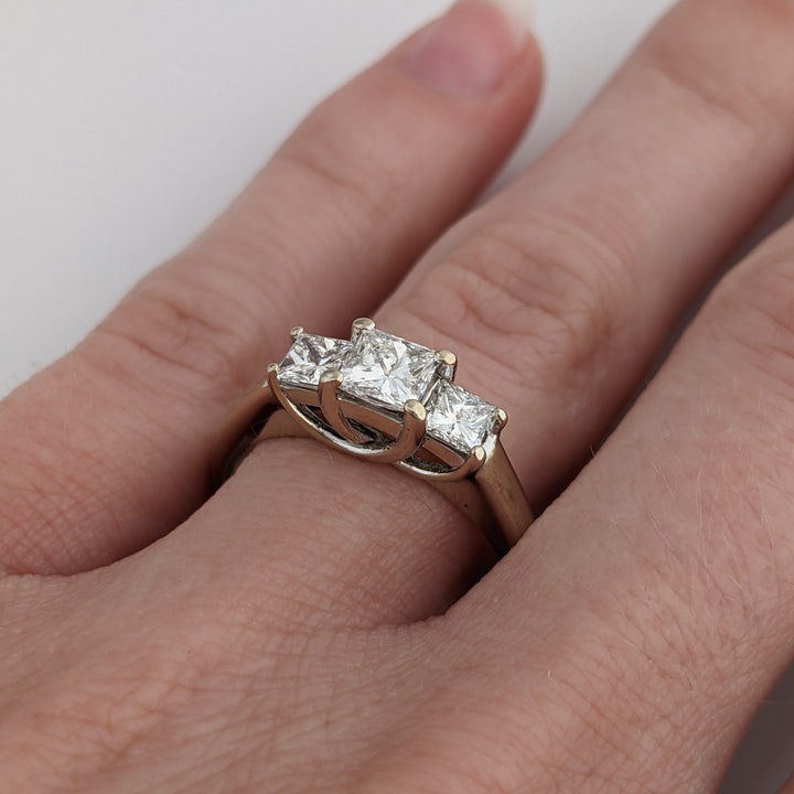 14K WHITE 1.01 CARAT TOTAL WEIGHT VS2 G DIAMOND PRINCESS CUT (3) ESTATE TRINITY RING 4.0 GRAMS