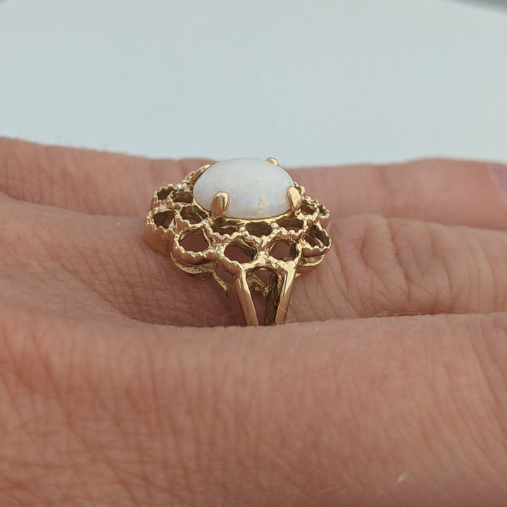 14K OPAL OVAL 6X8 CABOCHON OPEN TOP ESTATE RING 2.9 GRAMS