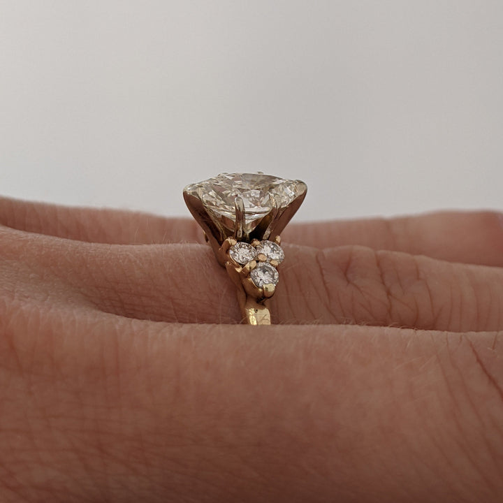 14K 1.36 CARAT TOTAL WEIGHT I1 K DIAMOND MARQUISE WITH (6) ROUND MELEE ESTATE RING 3.0 GRAMS