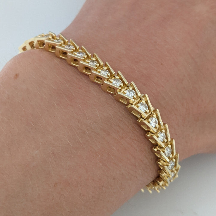 14K 3.01 CARAT TOTAL WEIGHT I1 I DIAMOND ROUND (43) BAR SET V-SHAPED ESTATE BRACELET 19.7 GRAMS