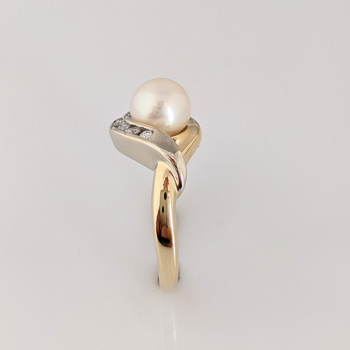 14K PEARL ROUND 6.5MM WITH (7) MELEE ESTATE RING 3.4 GRAMS