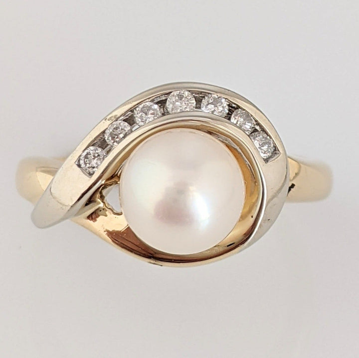 14K PEARL ROUND 6.5MM WITH (7) MELEE ESTATE RING 3.4 GRAMS
