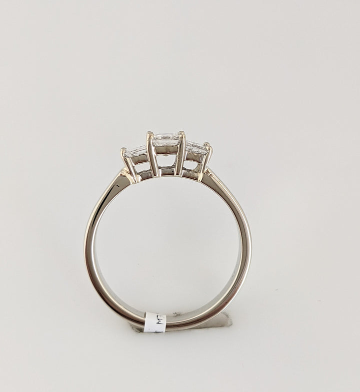 14K WHITE .38 CARAT TOTAL WEIGHT I1 H-I DIAMOND PRINCESS CUT (3) TRINITY ESTATE RING 2.8 GRAMS