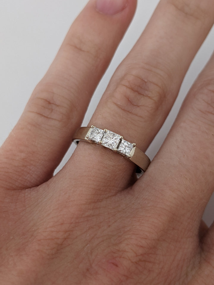 14K WHITE .38 CARAT TOTAL WEIGHT I1 H-I DIAMOND PRINCESS CUT (3) TRINITY ESTATE RING 2.8 GRAMS
