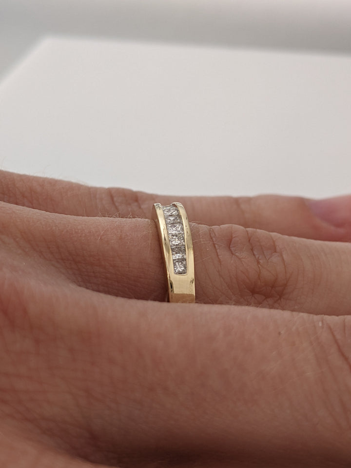 14K .50 CARAT TOTAL WEIGHT I1 G DIAMOND PRINCESS CUT (9) ESTATE BAND 3.1 GRAMS