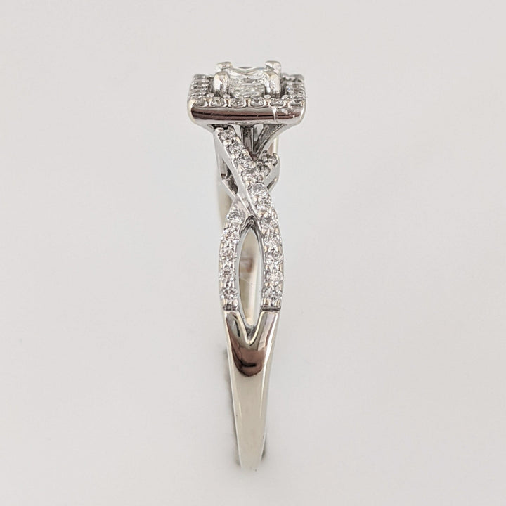 14K WHITE .82 CARAT TOTAL WEIGHT I1 I DIAMOND PRINCESS CUT WITH (56) ROUND MELEE ESTATE RING 4.0 GRAMS