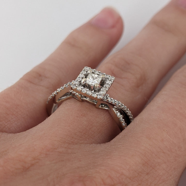 14K WHITE .82 CARAT TOTAL WEIGHT I1 I DIAMOND PRINCESS CUT WITH (56) ROUND MELEE ESTATE RING 4.0 GRAMS