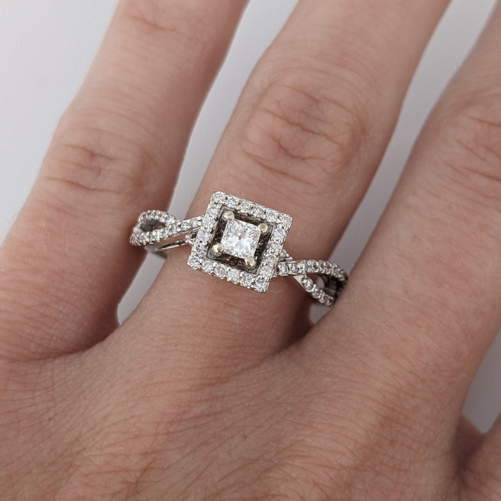 14K WHITE .82 CARAT TOTAL WEIGHT I1 I DIAMOND PRINCESS CUT WITH (56) ROUND MELEE ESTATE RING 4.0 GRAMS