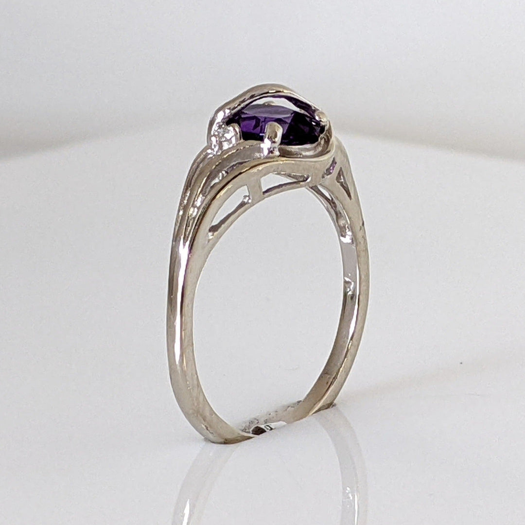 14K WHITE AMETHYST OVAL 5X7 WITH (2) MELEE GOLD BAR TOP ESTATE RING 2.2 GRAMS