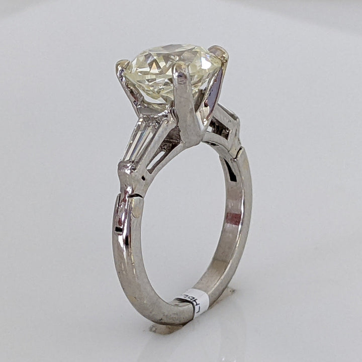 PLATINUM 3.54 CARAT TOTAL WEIGHT VVS2 N DIAMOND ROUND WITH (2) BAGUETTE ESTATE RING 6.1 GRAMS