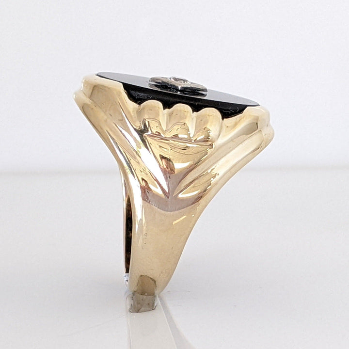 10K ONYX OVAL 13X17 WITH .05 DIAMOND TOTAL WEIGHT ESTATE RING 6.0 GRAMS