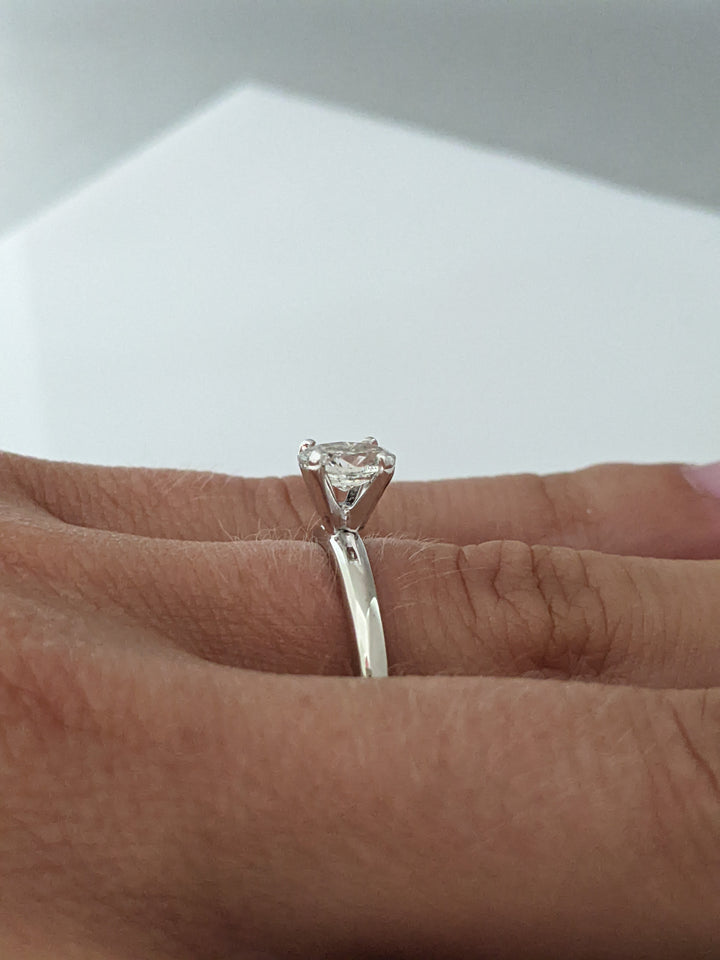 14K WHITE .52 CARAT TOTAL DIAMOND OVAL ESTATE RING 2.9 GRAMS