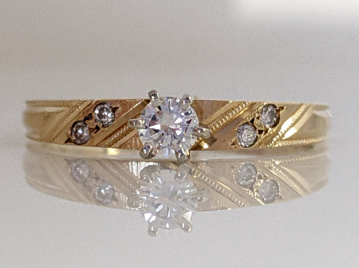 14K .16 CARAT TOTAL WEIGHT SI2 H DIAMOND ROUND (5) ESTATE RING 2.0 GRAMS