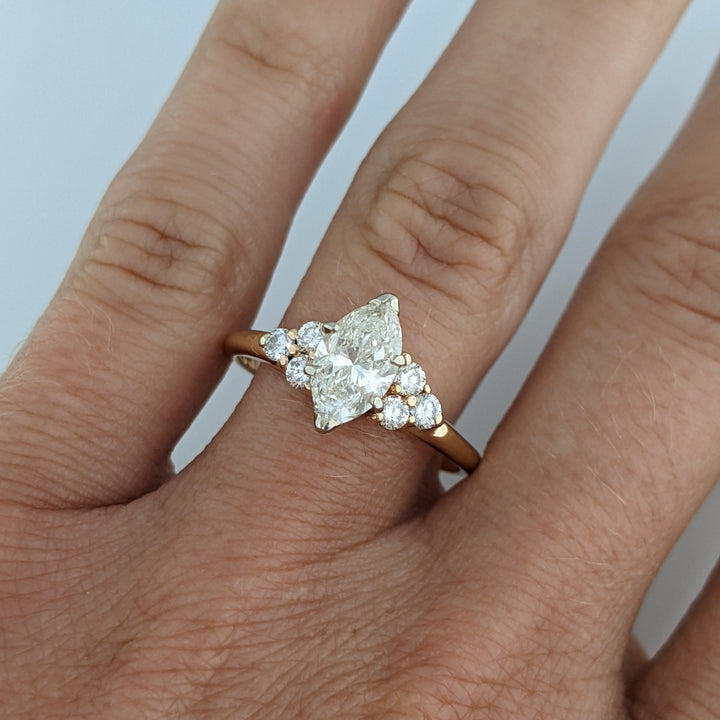 14K 1.36 CARAT TOTAL WEIGHT I1 K DIAMOND MARQUISE WITH (6) ROUND MELEE ESTATE RING 3.0 GRAMS