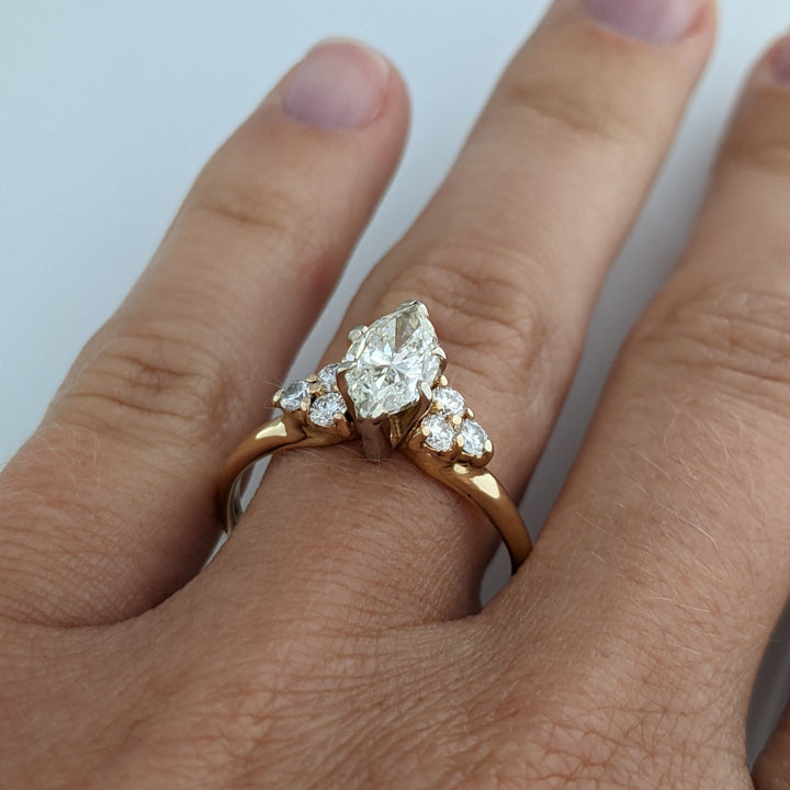 14K 1.36 CARAT TOTAL WEIGHT I1 K DIAMOND MARQUISE WITH (6) ROUND MELEE ESTATE RING 3.0 GRAMS