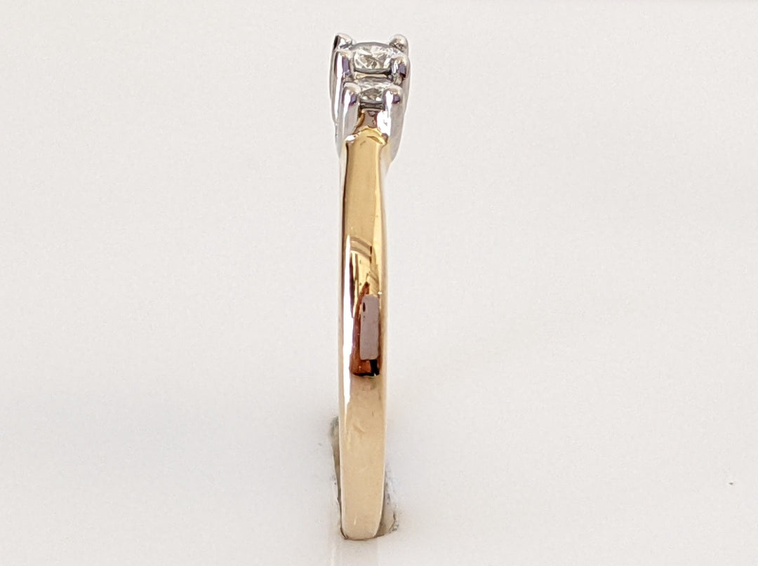 14K .23 CARAT TOTAL WEIGHT I1 H DIAMOND ROUND (3) ESTATE TRINITY RING 2.5 GRAMS