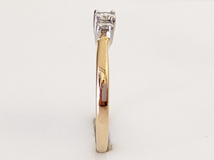 14K .23 CARAT TOTAL WEIGHT I1 H DIAMOND ROUND (3) ESTATE TRINITY RING 2.5 GRAMS