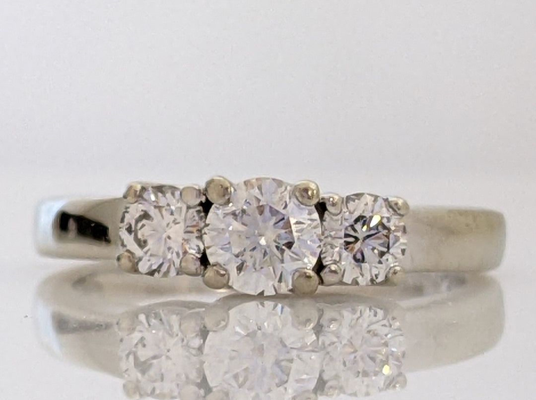 14K WHITE .74 CARAT TOTAL WEIGHT SI2 G DIAMOND ROUND (3) ESTATE RING 3.5 GRAMS