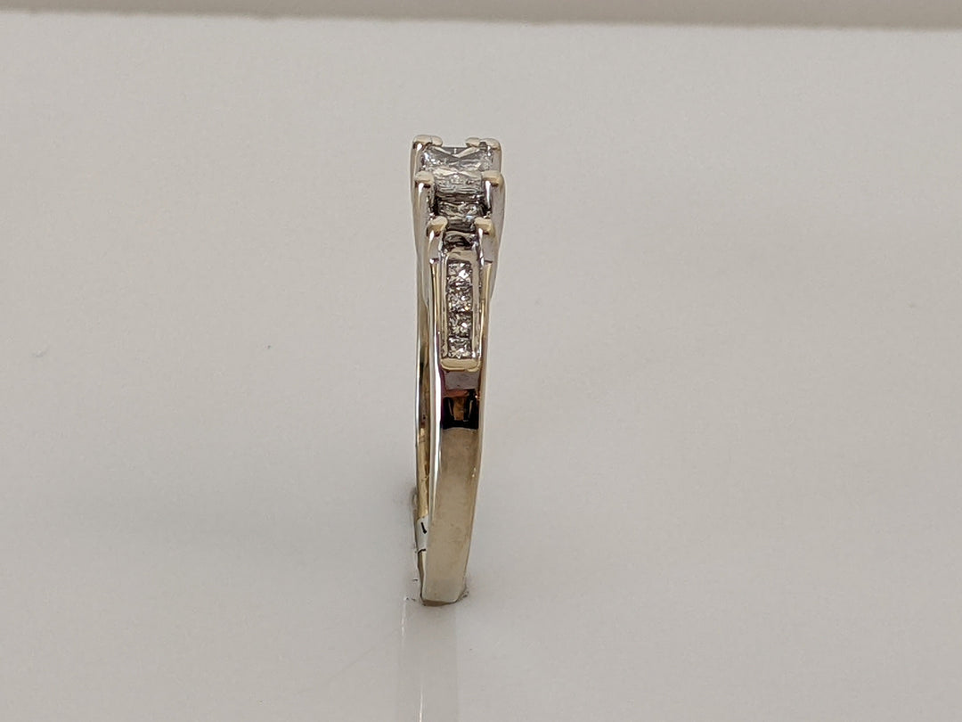 14K WHITE .62 CARAT TOTAL WEIGHT I1 G DIAMOND PRINCESS CUT (3) ESTATE RING 3.0 GRAMS