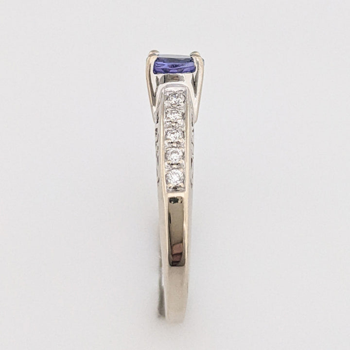 18K WHITE TANZANITE ROUND .65 CARAT TOTAL WITH .14 DIAMOND TOTAL WEIGHT (10) ROUND ESTATE RING 3.8 GRAMS