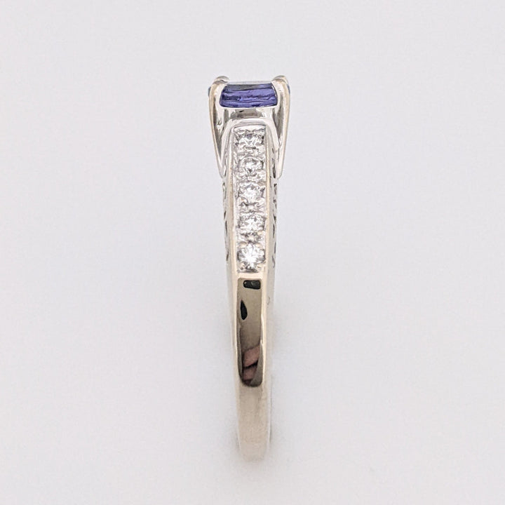 18K WHITE TANZANITE ROUND .65 CARAT TOTAL WITH .14 DIAMOND TOTAL WEIGHT (10) ROUND ESTATE RING 3.8 GRAMS