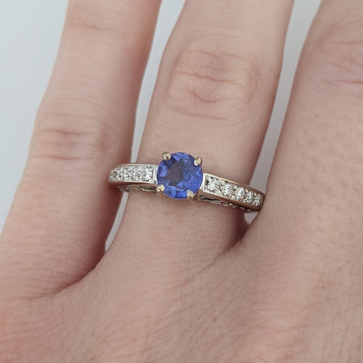 18K WHITE TANZANITE ROUND .65 CARAT TOTAL WITH .14 DIAMOND TOTAL WEIGHT (10) ROUND ESTATE RING 3.8 GRAMS