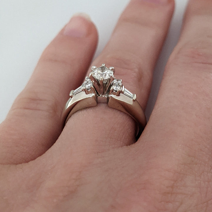 14K WHITE .54 CARAT TOTAL WEIGHT I1 H DIAMOND ROUND (5) WITH (2) BAGUETTE ESTATE RING 3.5 GRAMS