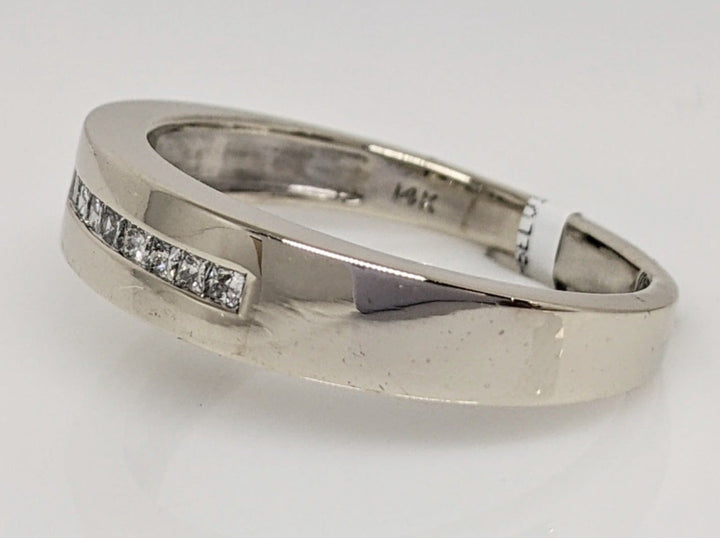 14K WHITE .27 CARAT TOTAL WEIGHT I1 H DIAMOND PRINCESS CUT (9) ESTATE CHANNEL BAND 6.3 GRAMS