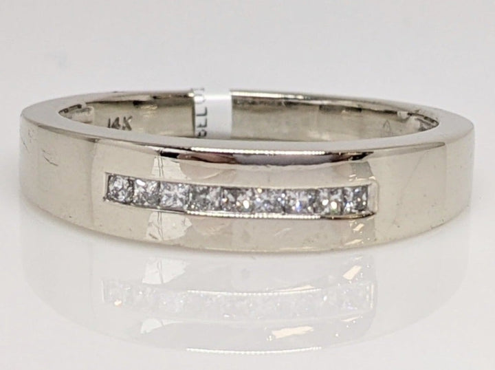 14K WHITE .27 CARAT TOTAL WEIGHT I1 H DIAMOND PRINCESS CUT (9) ESTATE CHANNEL BAND 6.3 GRAMS