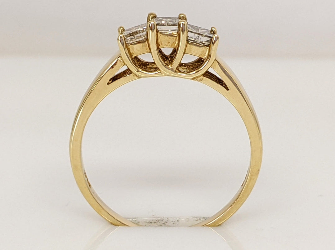 10K .51 CARAT TOTAL WEIGHT I1 P DIAMOND PRINCESS CUT (3) ESTATE TRINITY RING 1.8 GRAMS