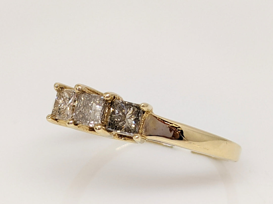 10K .51 CARAT TOTAL WEIGHT I1 P DIAMOND PRINCESS CUT (3) ESTATE TRINITY RING 1.8 GRAMS