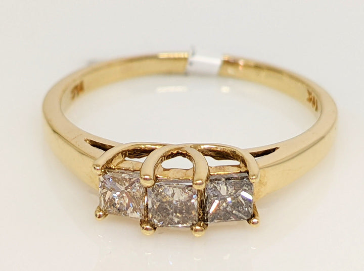 10K .51 CARAT TOTAL WEIGHT I1 P DIAMOND PRINCESS CUT (3) ESTATE TRINITY RING 1.8 GRAMS