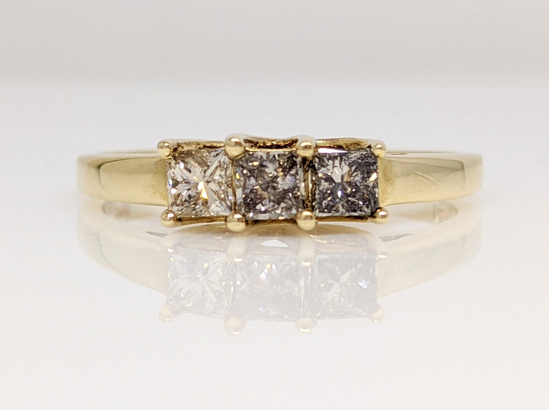 10K .51 CARAT TOTAL WEIGHT I1 P DIAMOND PRINCESS CUT (3) ESTATE TRINITY RING 1.8 GRAMS