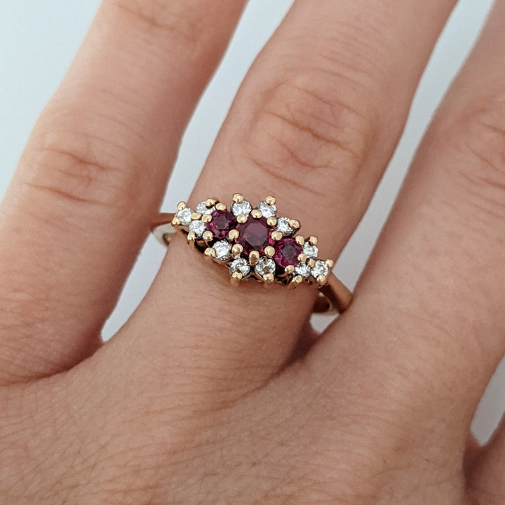 14K RUBY ROUND (3) STONES WITH (12) DIAMONDS .24 DIAMOND TOTAL WEIGHT ESTATE RING 3.7 GRAMS