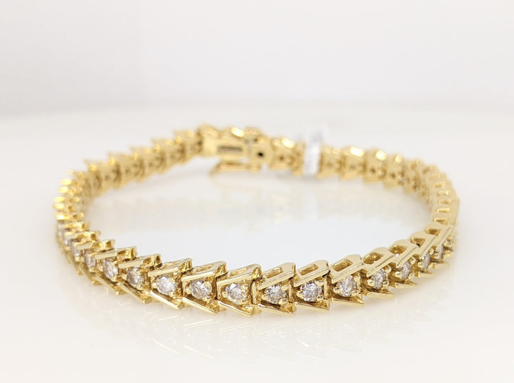 14K 3.01 CARAT TOTAL WEIGHT I1 I DIAMOND ROUND (43) BAR SET V-SHAPED ESTATE BRACELET 19.7 GRAMS