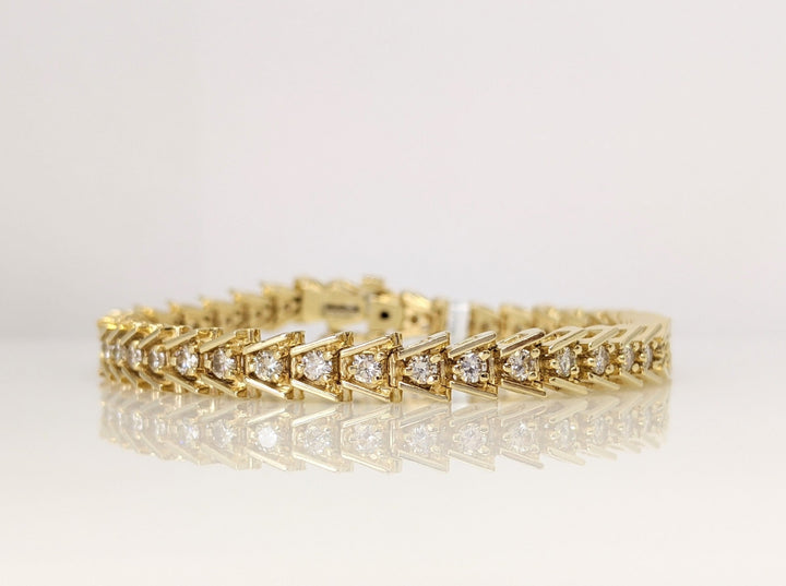 14K 3.01 CARAT TOTAL WEIGHT I1 I DIAMOND ROUND (43) BAR SET V-SHAPED ESTATE BRACELET 19.7 GRAMS