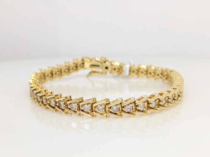 14K 3.01 CARAT TOTAL WEIGHT I1 I DIAMOND ROUND (43) BAR SET V-SHAPED ESTATE BRACELET 19.7 GRAMS