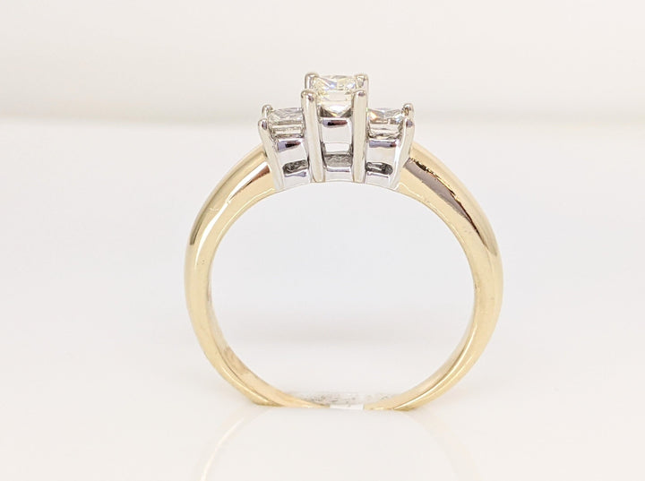 14K .47 CARAT TOTAL WEIGHT I1 K DIAMOND ROUND (3) ESTATE TRINITY RING 3.8 GRAMS