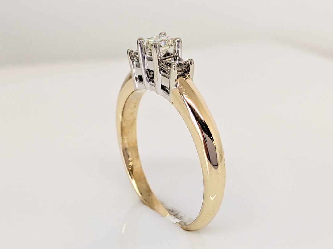 14K .47 CARAT TOTAL WEIGHT I1 K DIAMOND ROUND (3) ESTATE TRINITY RING 3.8 GRAMS