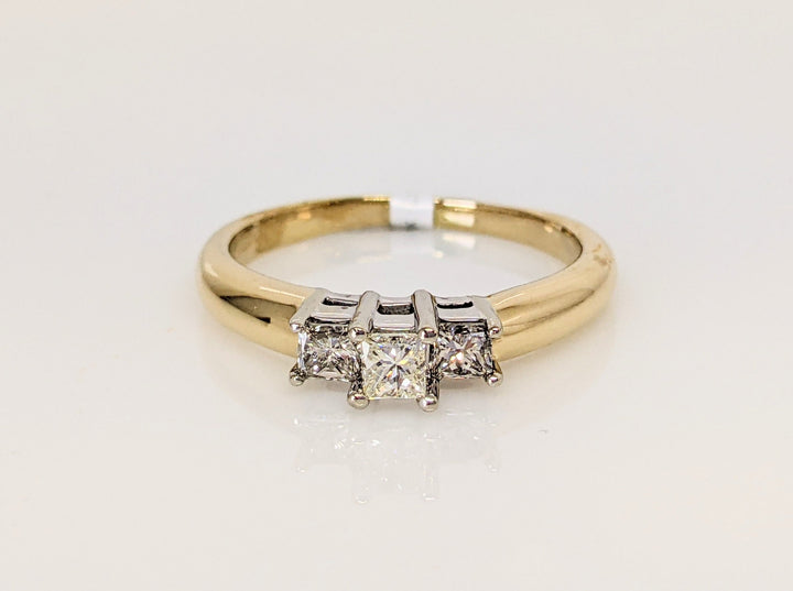 14K .47 CARAT TOTAL WEIGHT I1 K DIAMOND ROUND (3) ESTATE TRINITY RING 3.8 GRAMS