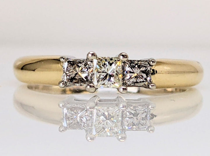 14K .47 CARAT TOTAL WEIGHT I1 K DIAMOND ROUND (3) ESTATE TRINITY RING 3.8 GRAMS