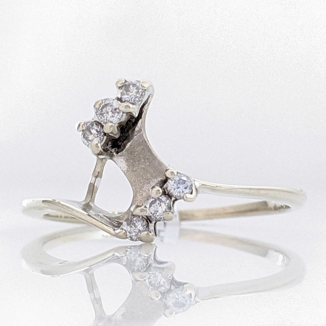 14K WHITE .12 CARAT TOTAL WEIGHT I1 I DIAMOND ROUND (6) ESTATE RING JACKET 1.8 GRAMS