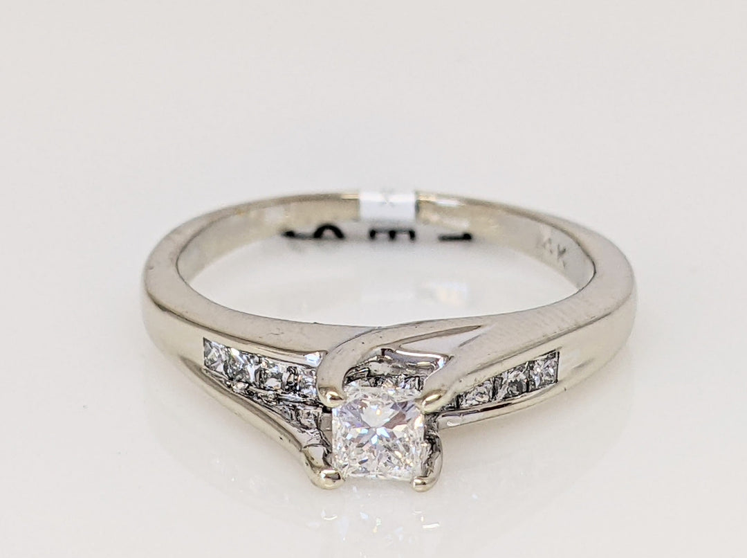 14K WHITE .47 CARAT TOTAL WHITE SI1 G DIAMOND PRINCESS CUT (11) ESTATE RING 2.7 GRAMS