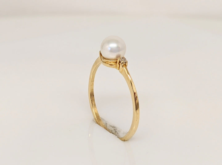14K PEARL ROUND 5MM WITH (2) MELEE ESTATE RING 1.1 GRAMS